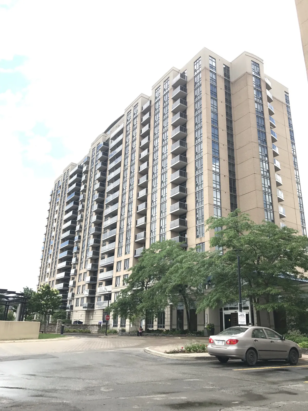 The facade of Mondeo Springs